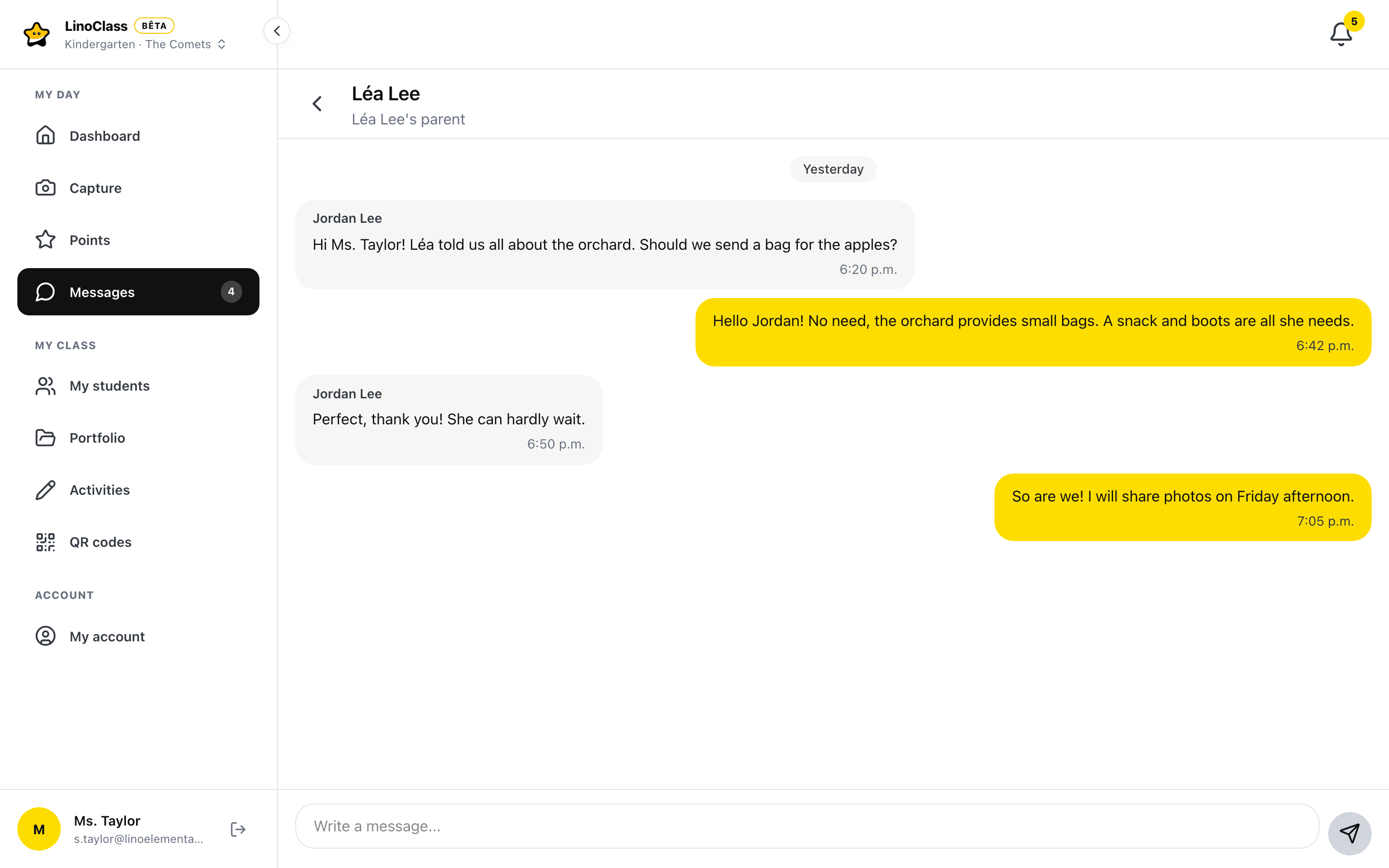 The LinoClass Messages page: a conversation between the teacher and a parent, attached to the student