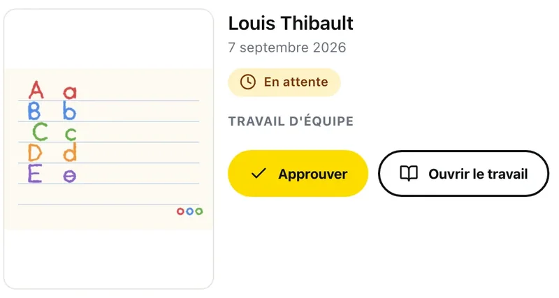 Un travail remis par un élève de 1re année, en attente, avec son bouton Approuver